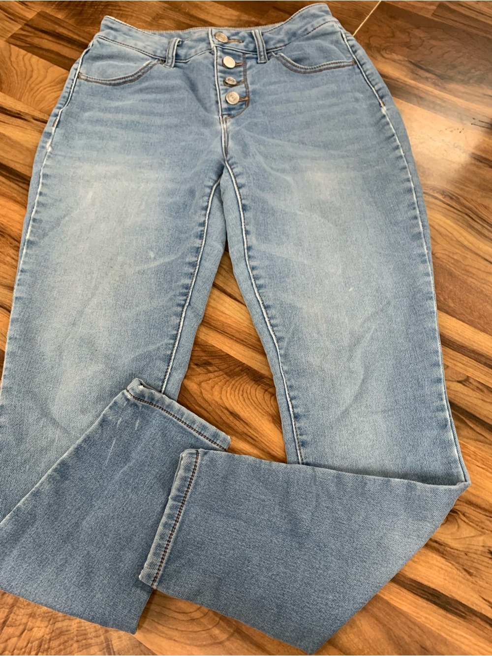 Maurices Jeans Women’s Size XS Short Button Fly  High Rise Jeggings Light Wash